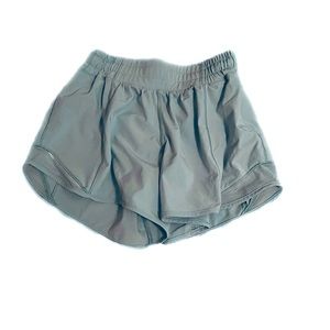 LuLulemon hotty hot shorts 2Tall. 2.5 rise